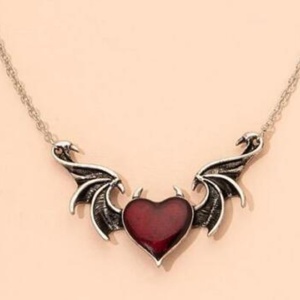 Anhänger Gothic Herz mit Flügel mit Kette